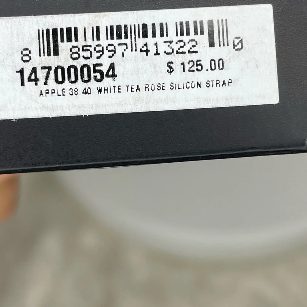 SOLD new in-box Coach Apple watch white Tea Rose flower Silicon strap 38mmx 40m - Picture 4 of 7